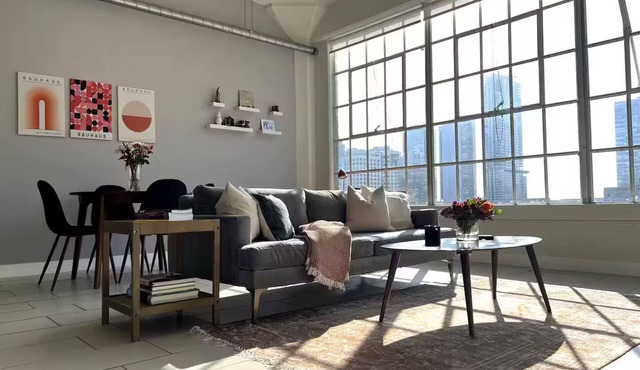 Highrise Condo . Skyline Views . Trendy DTLA