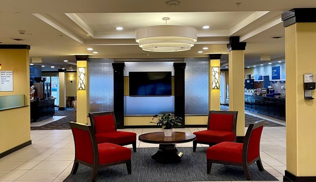 Holiday Inn Express & Suites Detroit North - Troy by IHG