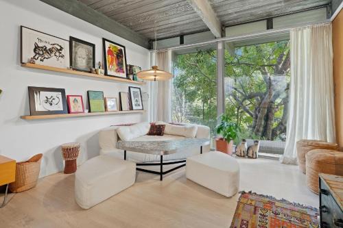 Hollywood Hills 1BR Guest Quarters Pool Views C&C