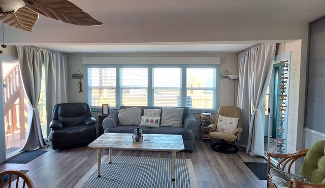 Home 3-bdroom in tranquil Port Mansfield with AC