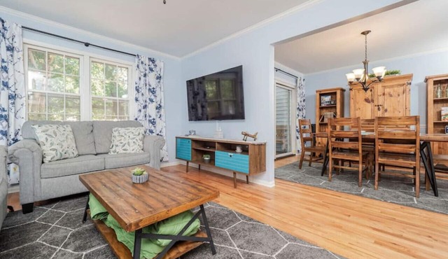 Home Away from Home - Townhome in Heart of Cary