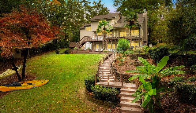 Hot Tub, Gameroom, Outdoor Kitchen & Lakeside!