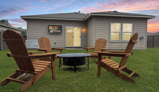 Humble 3BR Getaway Near IAH, Houston & More