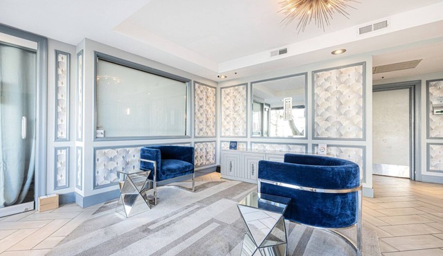 Impeccable Hancock Park 2BR w/Pool, Gym, walk to shops, by Blueground