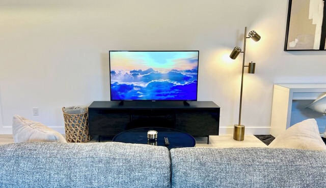 Inclusively Home Ltd. - Spacious and Stylish Basement Suite with King Roomn