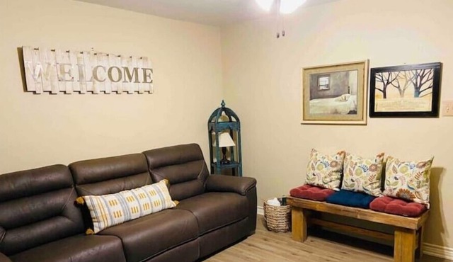 Inviting Comfortable Eclectic 2 Bedroom Apt in Laredo