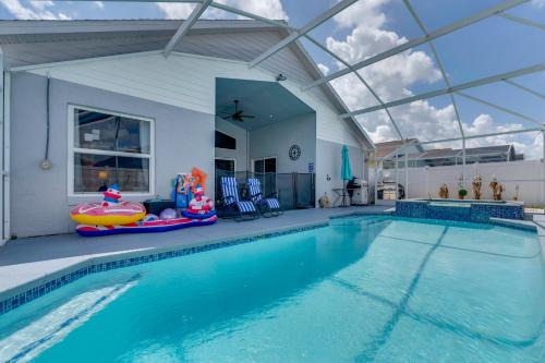 Kid-Themed Bedrooms, Pool & Games! Kissimmee Home