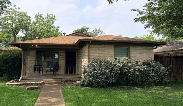 Kiest Parkview Manor, a charming 3 bedroom, 2 bath house in Oak Cliff