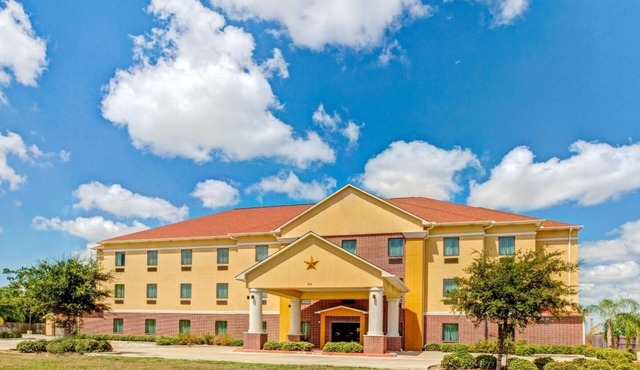 King Bed Room, Scottish Suites La Porte, Guest Laundry, Free On-site Parking