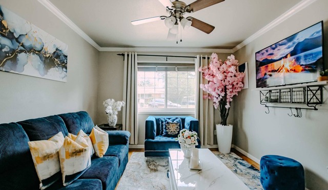 King Suite + Workspace · 2BR Walk to SFA