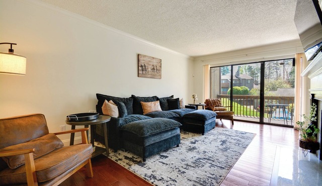 Lake Living & Game Room! Group Escape 3 Mi to HPU
