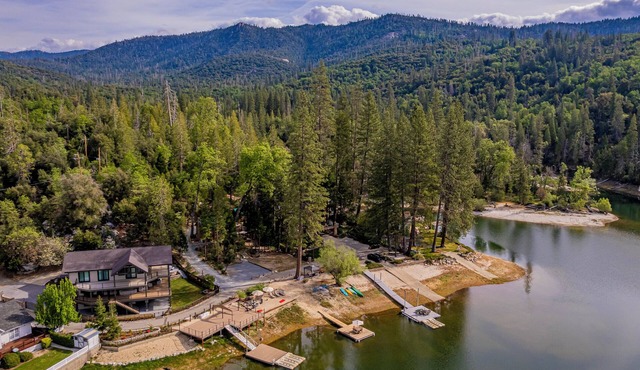 Lakefront Cabin: Private Beach, Redwood Dock, & Stargazing Dome in Willow Cove