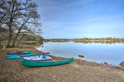 Lakefront Cabin w/2 Lofts, Boats on 4 Acres