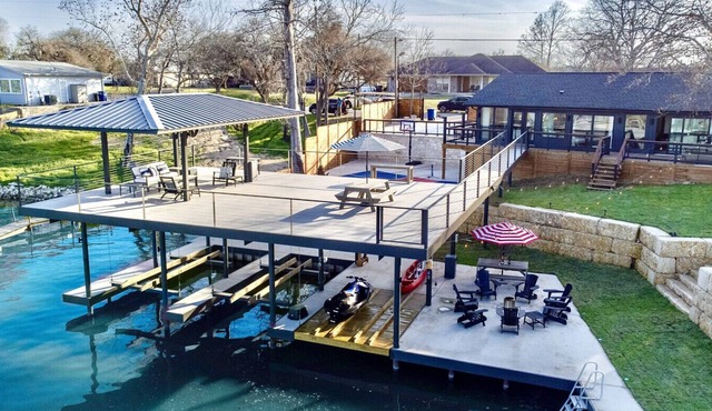 Lakefront Getaway in Texas Hill Country | Dock, Kayaks, Pickleball, Jet Ski