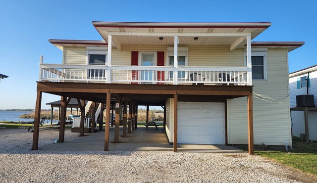 Lakefront Home "The Red Crab"