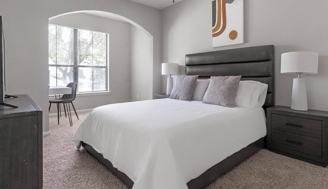 Landing | Amazing 1BD, Pool, Gym