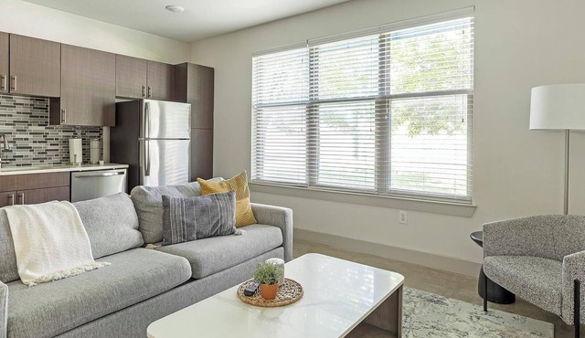 Landing | Amazing 1BD, Pool, Gym