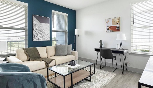 Landing | Amazing 2BD, Pool, Gym