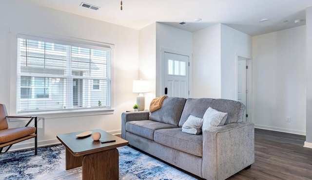 Landing | Amazing 2BD, Gym, Pool