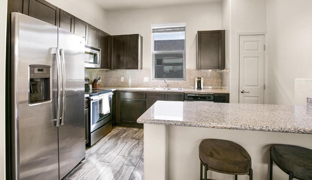 Landing Apartments - Abrazo at Waterway Hills