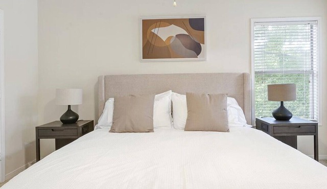 Landing at Crowne Club Apartments - 1 Bedroom in Downtown Winston Salem