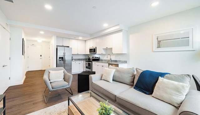 Landing | Beautiful 1BD, Gym, Clubhouse