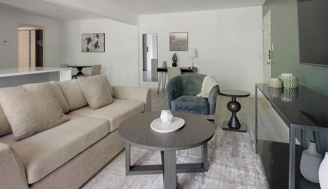 Landing | Beautiful 1BD, Gym, Pool