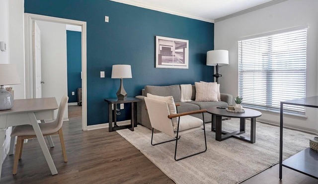 Landing | Beautiful 2BD, Gym