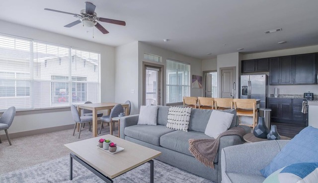 Landing | Beautiful 2BD, Pool, Clubhouse