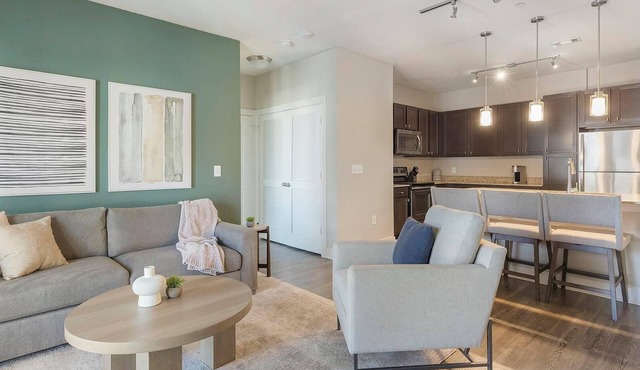 Landing | Beautiful 2BD, Pool, Gym