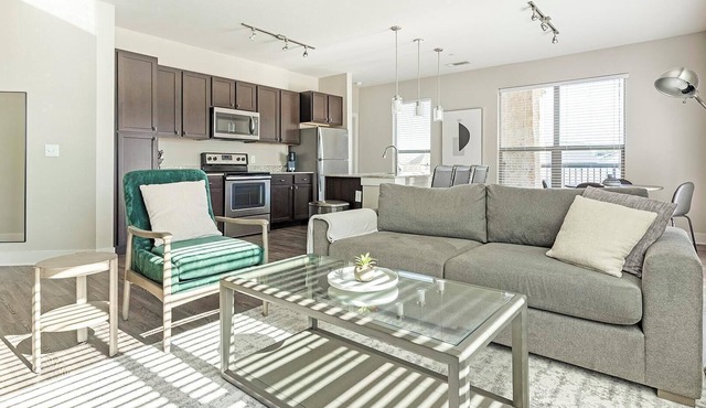Landing | Beautiful 2BD, Pool, Gym