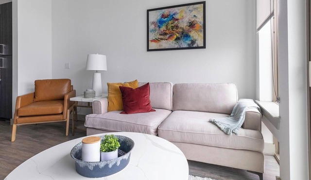 Landing | Chic 1BD, Pool, Clubhouse