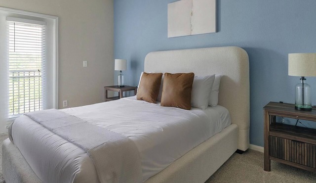 Landing | Chic 2BD, Clubhouse