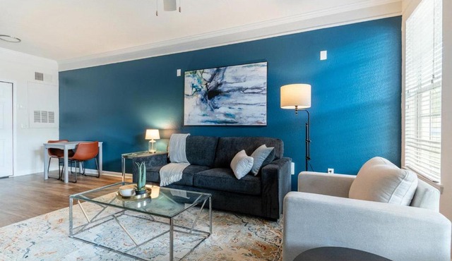 Landing Incredible 1BD Pool Gym