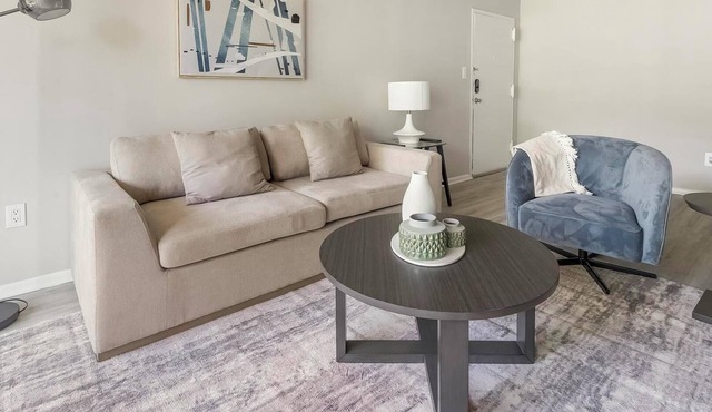 Landing | Incredible 2BD, Pool, Gym