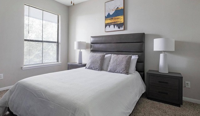 Landing | Modern 1BD, Gym, Pool