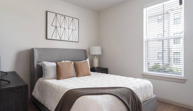 Landing | Modern 1BD, Gym, Game Room