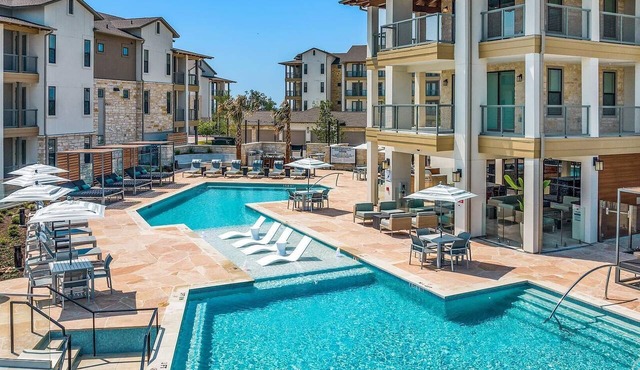 Landing | Modern 2BD, Clubhouse, Pool