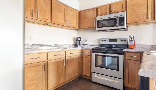 Landing | Modern 2BD, Clubhouse, Pool