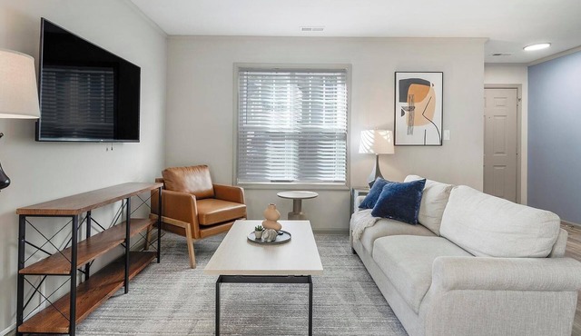 Landing | Modern 2BD, Tennis Court, Gym