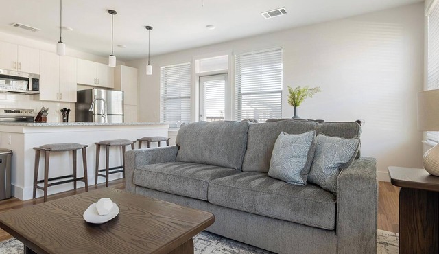 Landing | Modern 2BD, Gym