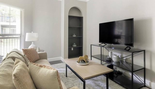 Landing | Spectacular 1BD, Pool, Gym