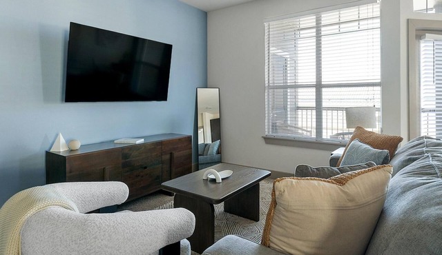 Landing | Spectacular 2BD, Gym, Pool