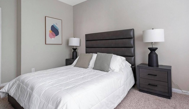Landing | Stunning 1BD, Gym, Pool