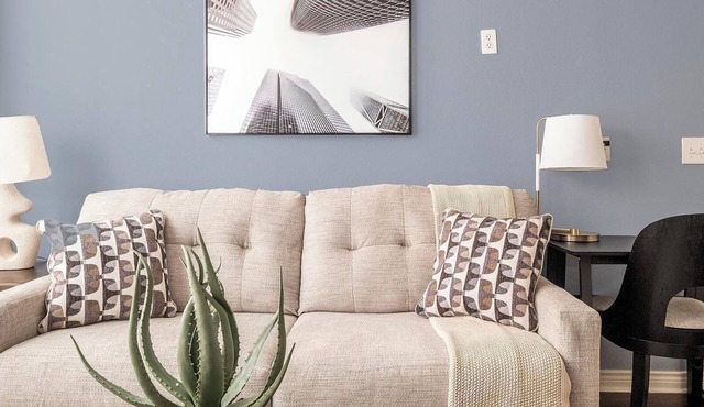 Landing | Stunning 1BD, Gym, Clubhouse