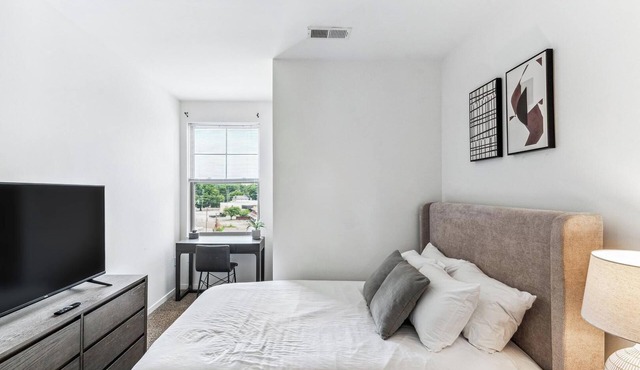 Landing | Stunning 1BD, Pool, Yoga Studio