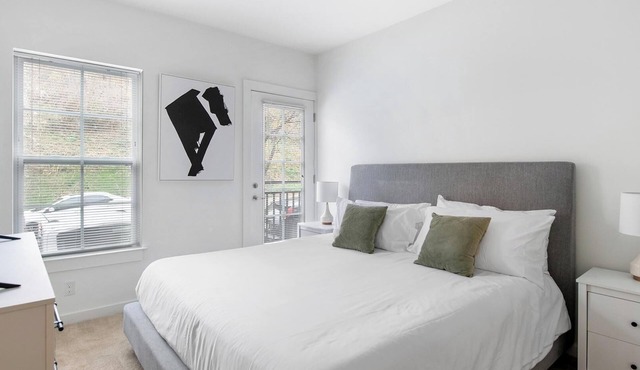 Landing | Stunning 1BD, Rooftop Lounge, Pool