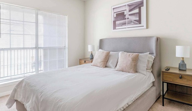 Landing | Stunning 2BD, Gym, Clubhouse