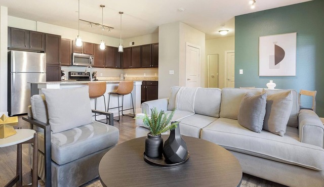 Landing | Stunning 1BD, Pool, Gym