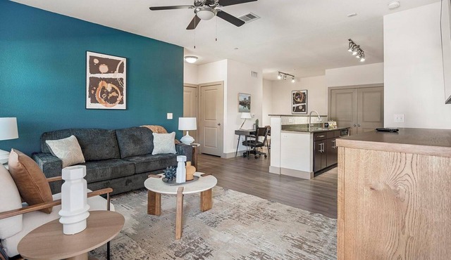 Landing | Stunning 1BD, Pool, Gym